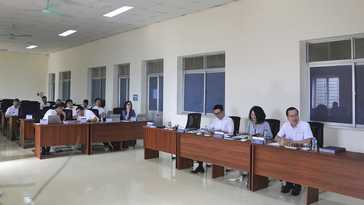 EVN Bế giảng khóa đào tạo cán bộ quản lý cấp 3 năm 2024