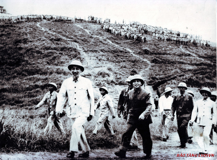 Triển lãm Quân đội anh hùng của một dân tộc anh hùng