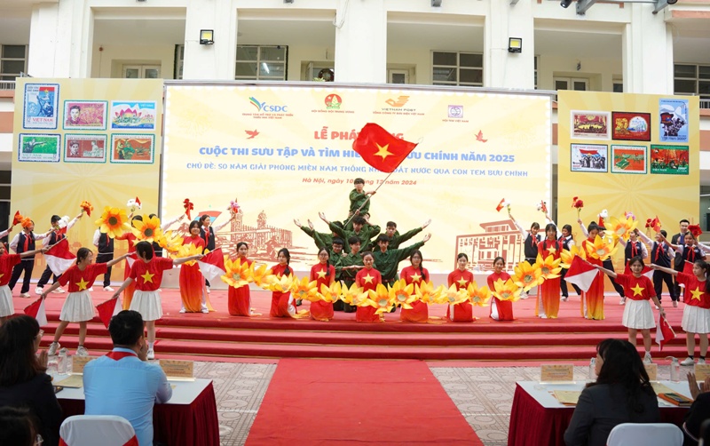 “50 năm Giải phóng miền Nam thống nhất đất nước qua con tem bưu chính”