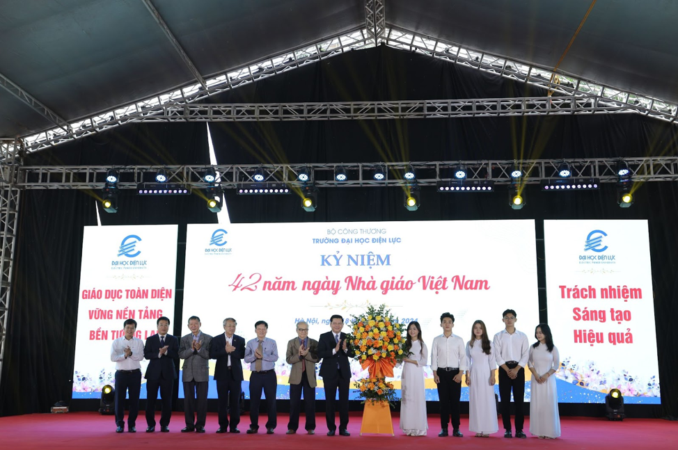 Trường Đại học Điện lực kỷ niệm 42 năm ngày Nhà giáo Việt Nam