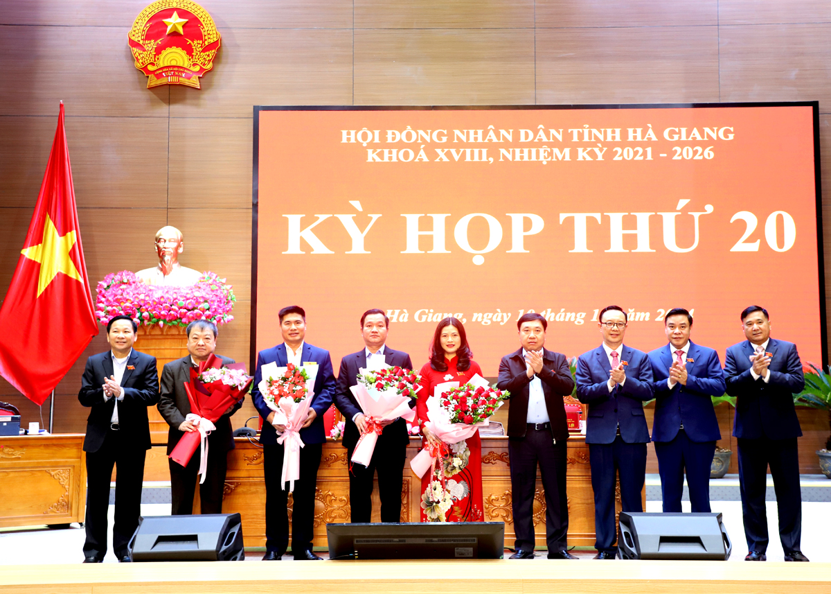 Đồng chí Vương Ngọc Hà được bầu giữ chức Phó Chủ tịch UBND tỉnh Hà Giang