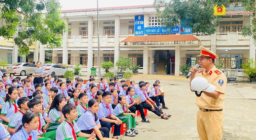 Các địa phương tích cực đảm bảo an toàn giao thông học đường