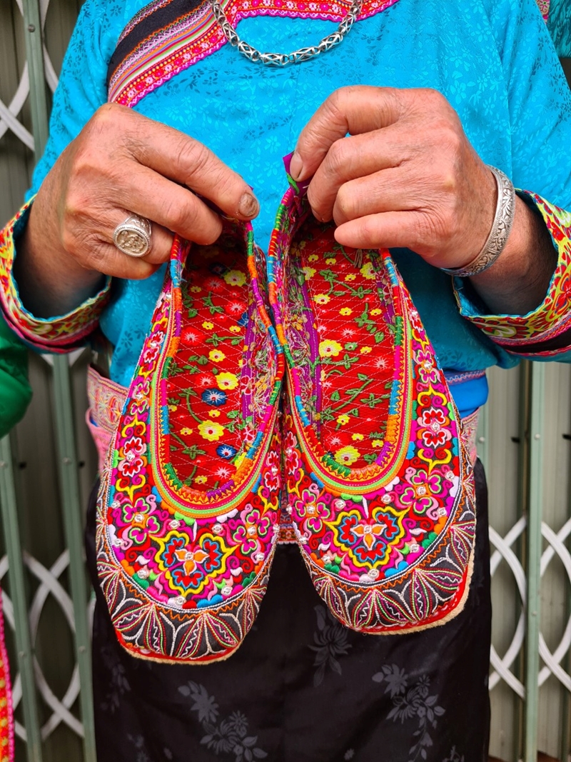 Di sản Văn hóa Nghề Thêu giày - Tinh hoa văn hóa của người Xạ Phang