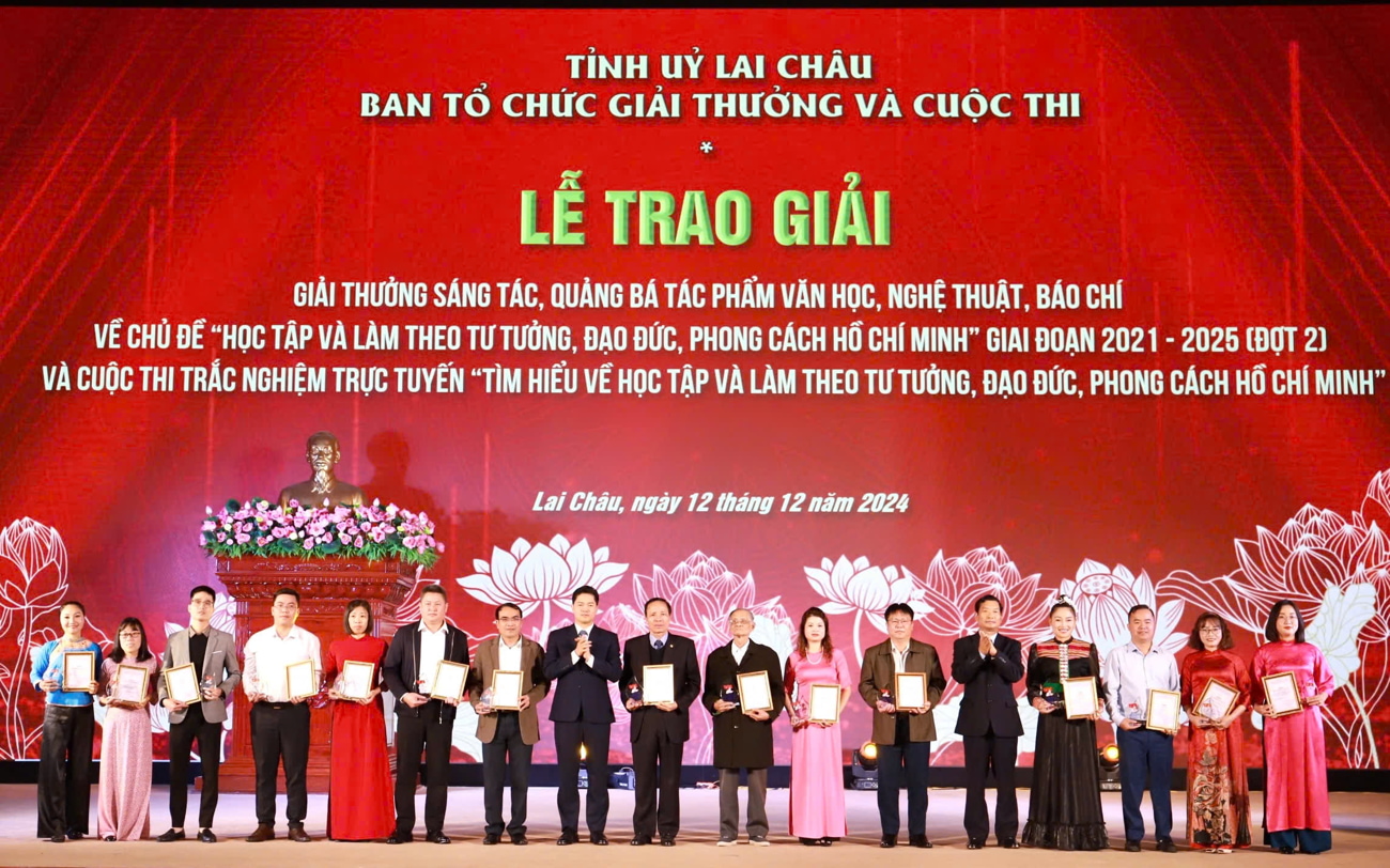 Lai Châu trao 59 giải thưởng học tập và làm theo tư tưởng, đạo đức, phong cách Hồ Chí Minh giai đoạn 2021-2025