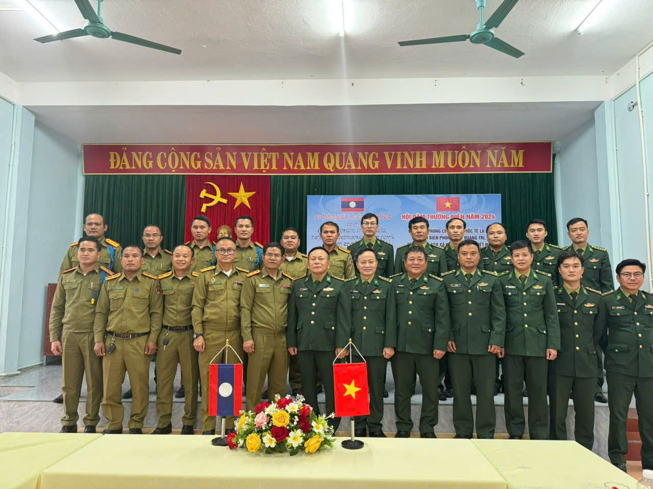 Hội đàm thường niên giữa Đồn Biên phòng Cửa khẩu quốc tế La Lay Việt Nam và Đồn Công an Cửa khẩu quốc tế La Lay Lào