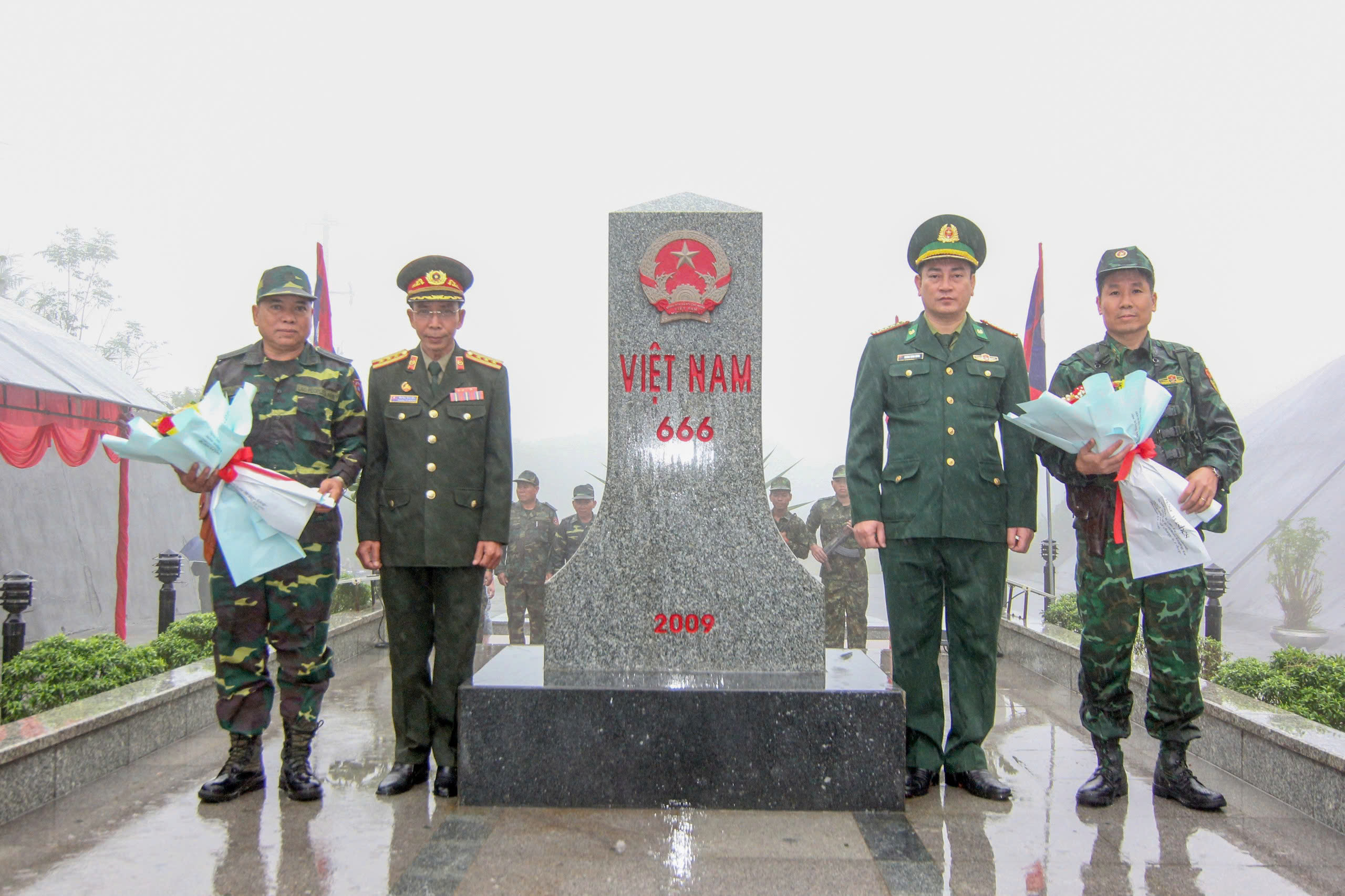 Bộ Chỉ huy BĐBP tỉnh Thừa Thiên Huế và BCHQS tỉnh Sê Kông tuần tra song phương