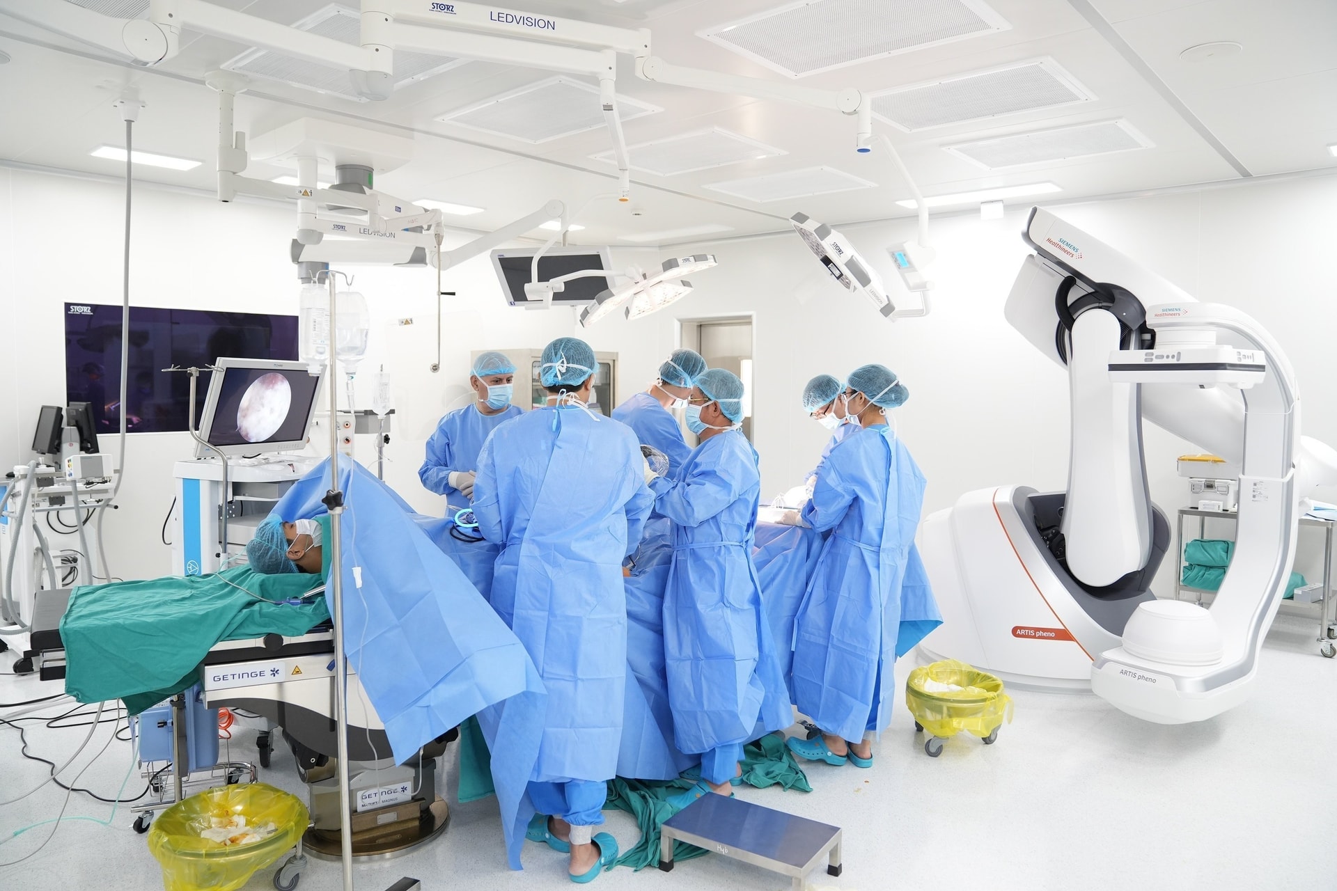 Lãnh đạo nâng cao chất lượng, hiệu quả việc khám điều trị cho nhân dân