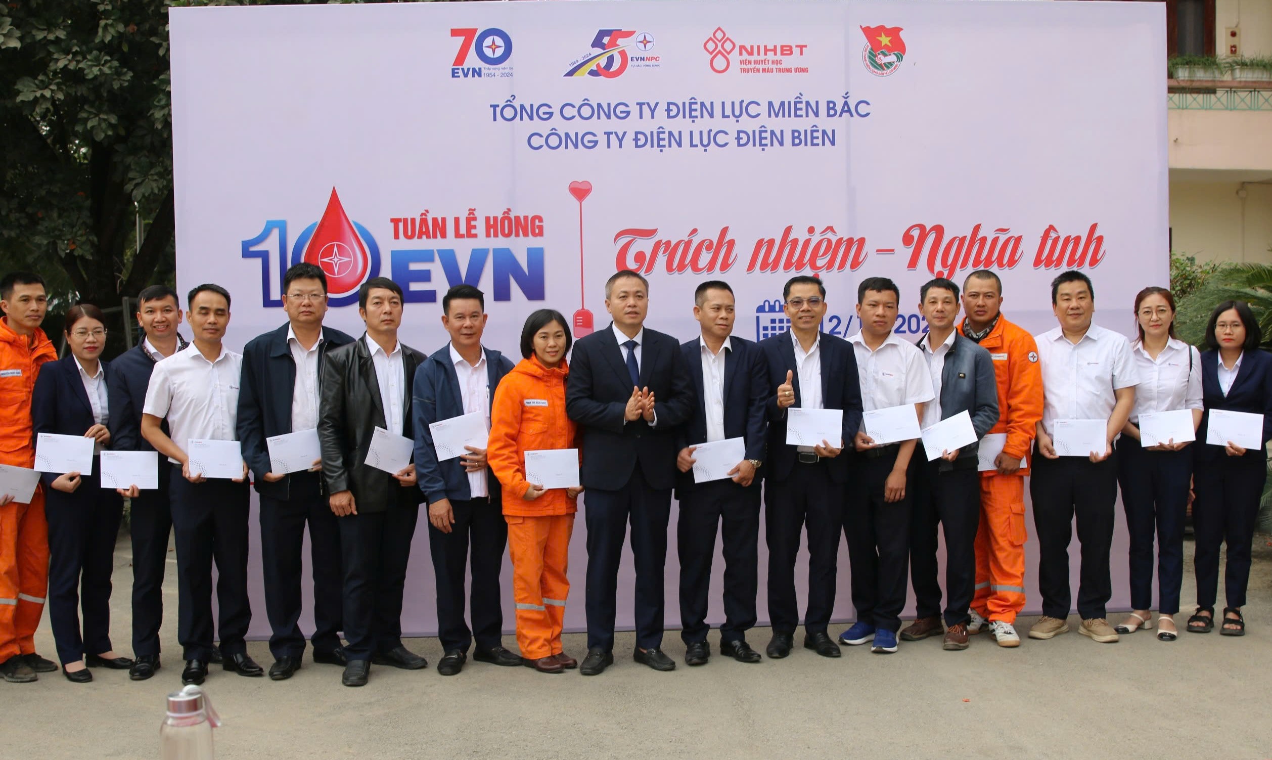 Tuần lễ hồng EVN lần thứ X tiếp nhận hơn 100 đơn vị máu từ Điện lực Điện Biên