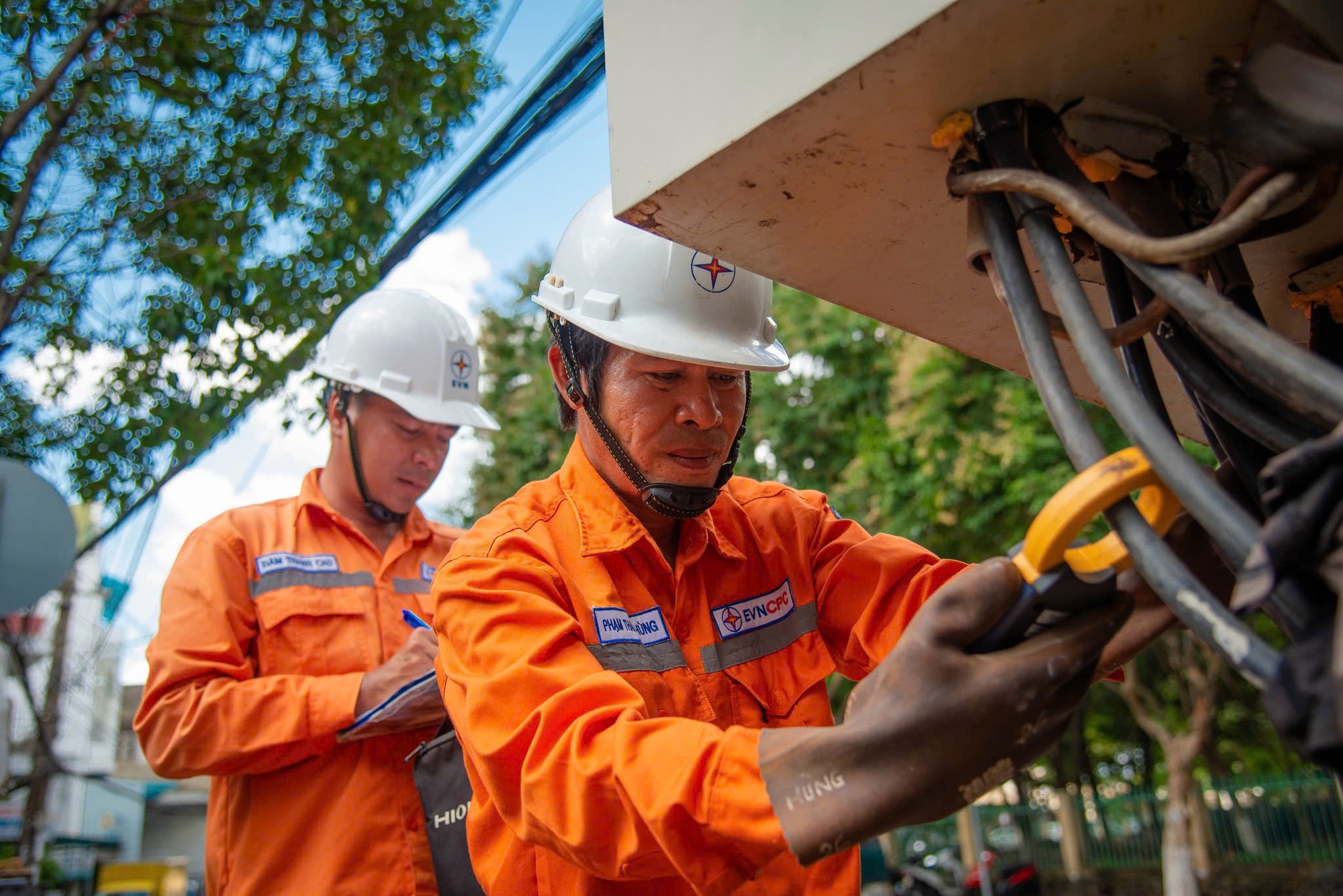 EVN đảm bảo điện phục vụ sản xuất hàng Tết Nguyên đán Ất Tỵ