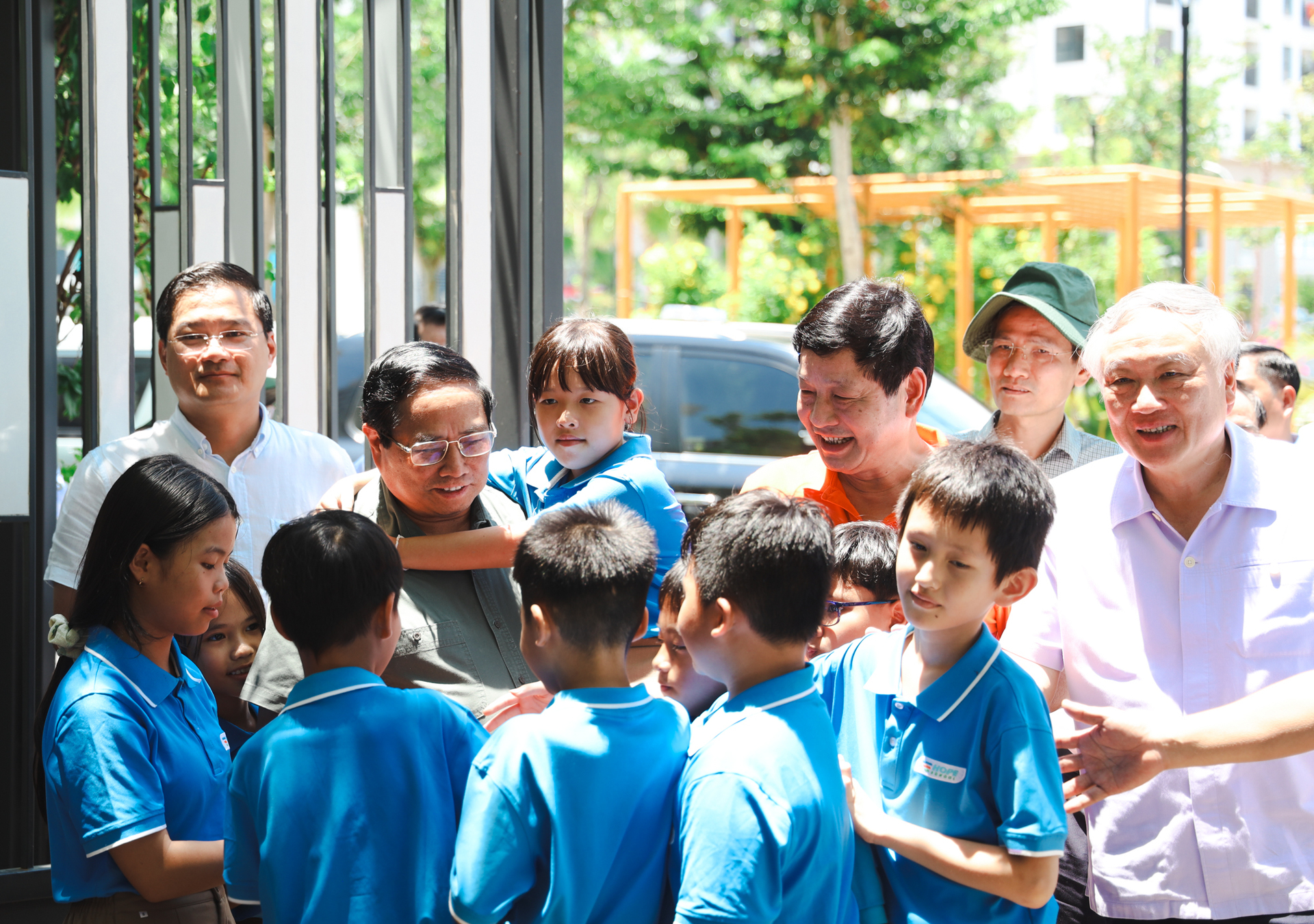 Tiêm chủng FPT Long Châu 10 000 mũi tiêm vắc xin cho phụ nữ, trẻ em Đà Nẵng