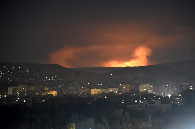 Israel tiếp tục không kích Syria