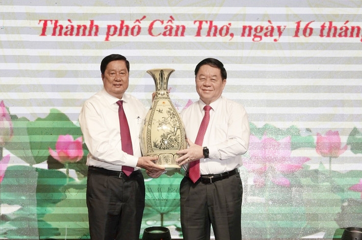 Tạo sự thống nhất cao trong Đảng và toàn hệ thống chính trị về tinh gọn tổ chức bộ máy trong tình hình mới