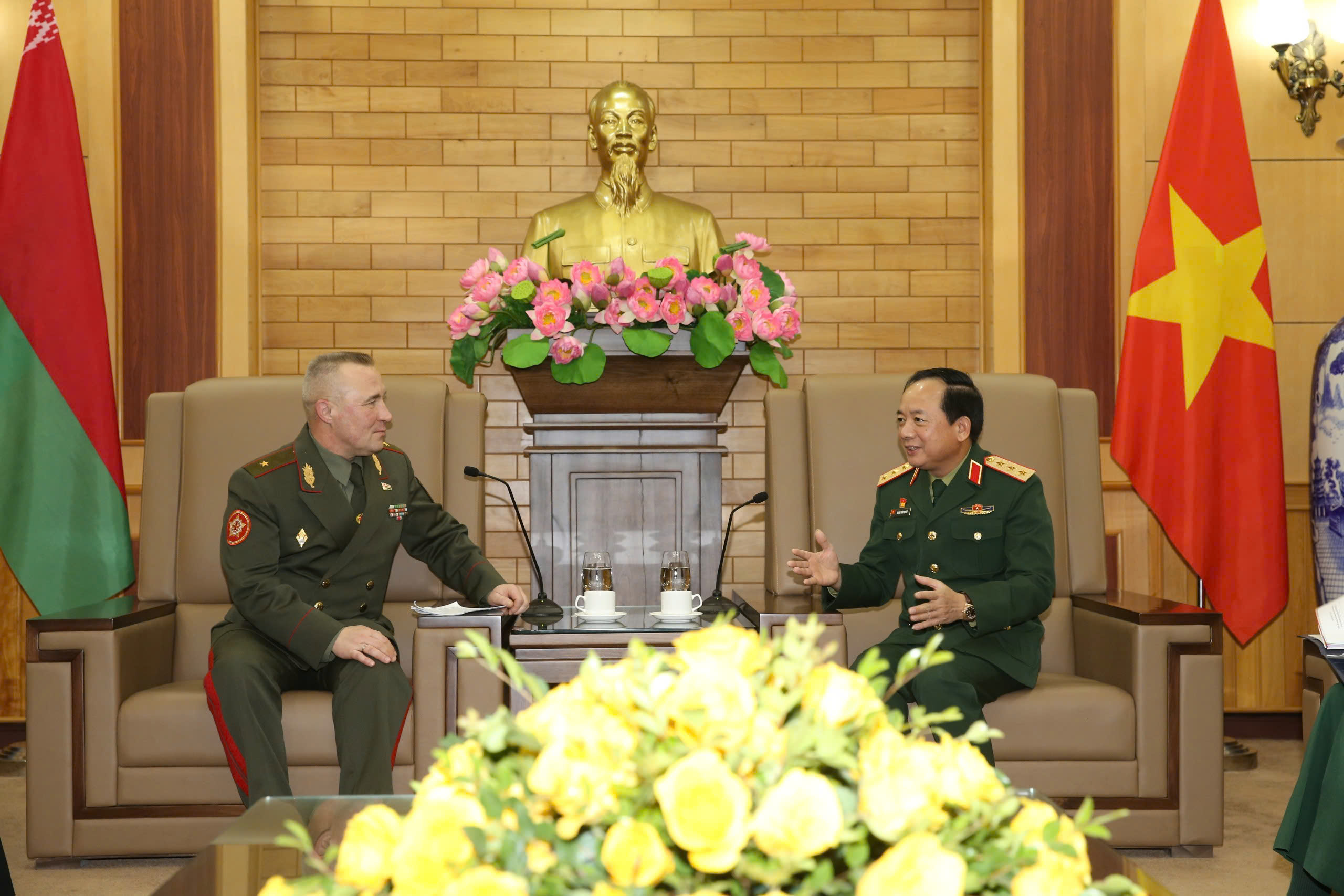 Tăng cường hợp tác về tư tưởng, đào tạo cán bộ giữa quốc phòng hai nước Việt Nam – Belarus