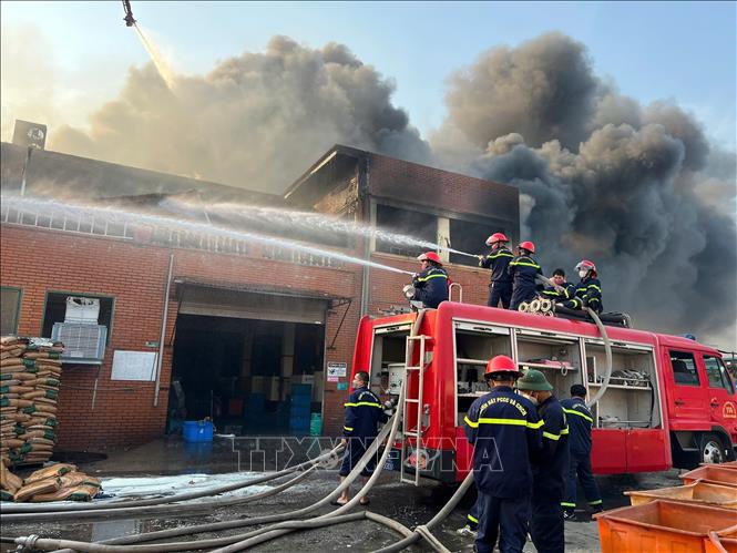 Cháy nhà xưởng ở Khu công nghiệp Cái Lân Quảng Ninh