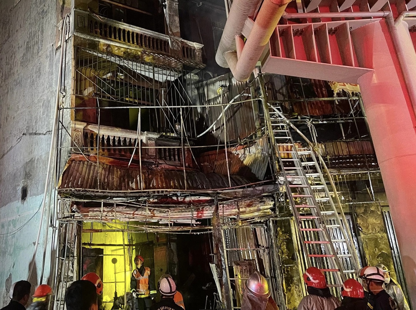 Khởi tố đối tượng đốt quán café làm nhiều người tử vong tại quận Bắc Từ Liêm