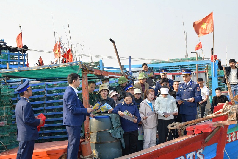 Bộ Tư lệnh Vùng Cảnh sát biển 1 đồng hành với ngư dân