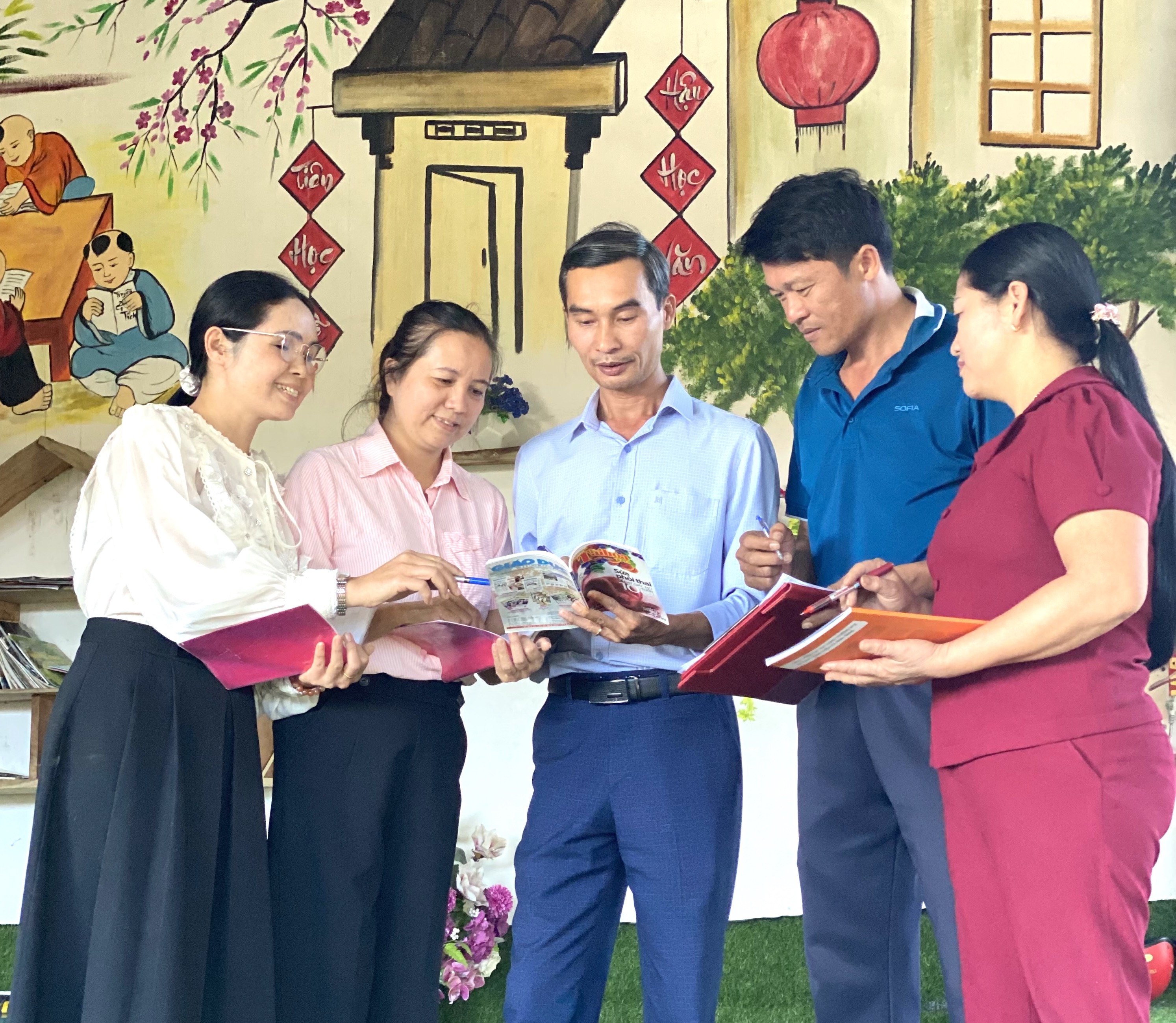 Thầy giáo Nguyễn Trọng Uy tâm huyết với nghề, tận tụy với học sinh