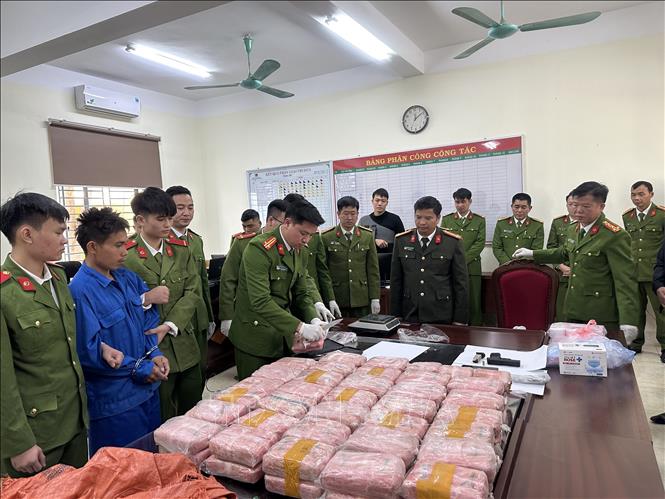 Đột kích kho ma túy lớn ở biên giới, bắt đối tượng dùng súng chống trả