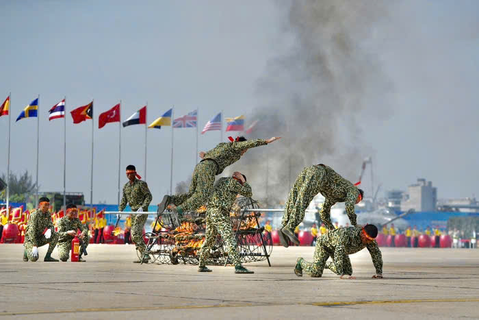 Ấn tượng và hùng tráng lễ khai mạc Triển lãm Quốc phòng quốc tế Việt Nam 2024