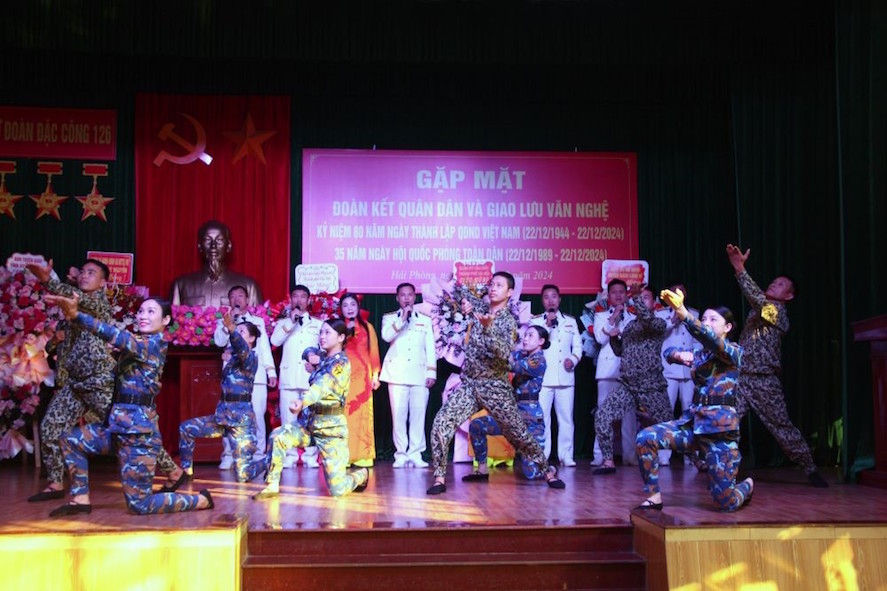 “Tổ quốc, hậu phương và người chiến sĩ”