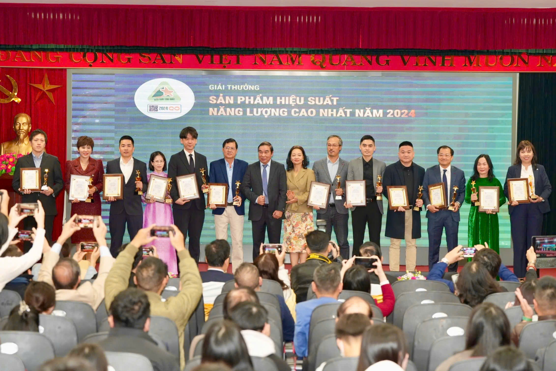 Tôn vinh các doanh nghiệp, cá nhân đạt Giải thưởng hiệu quả năng lượng năm 2024