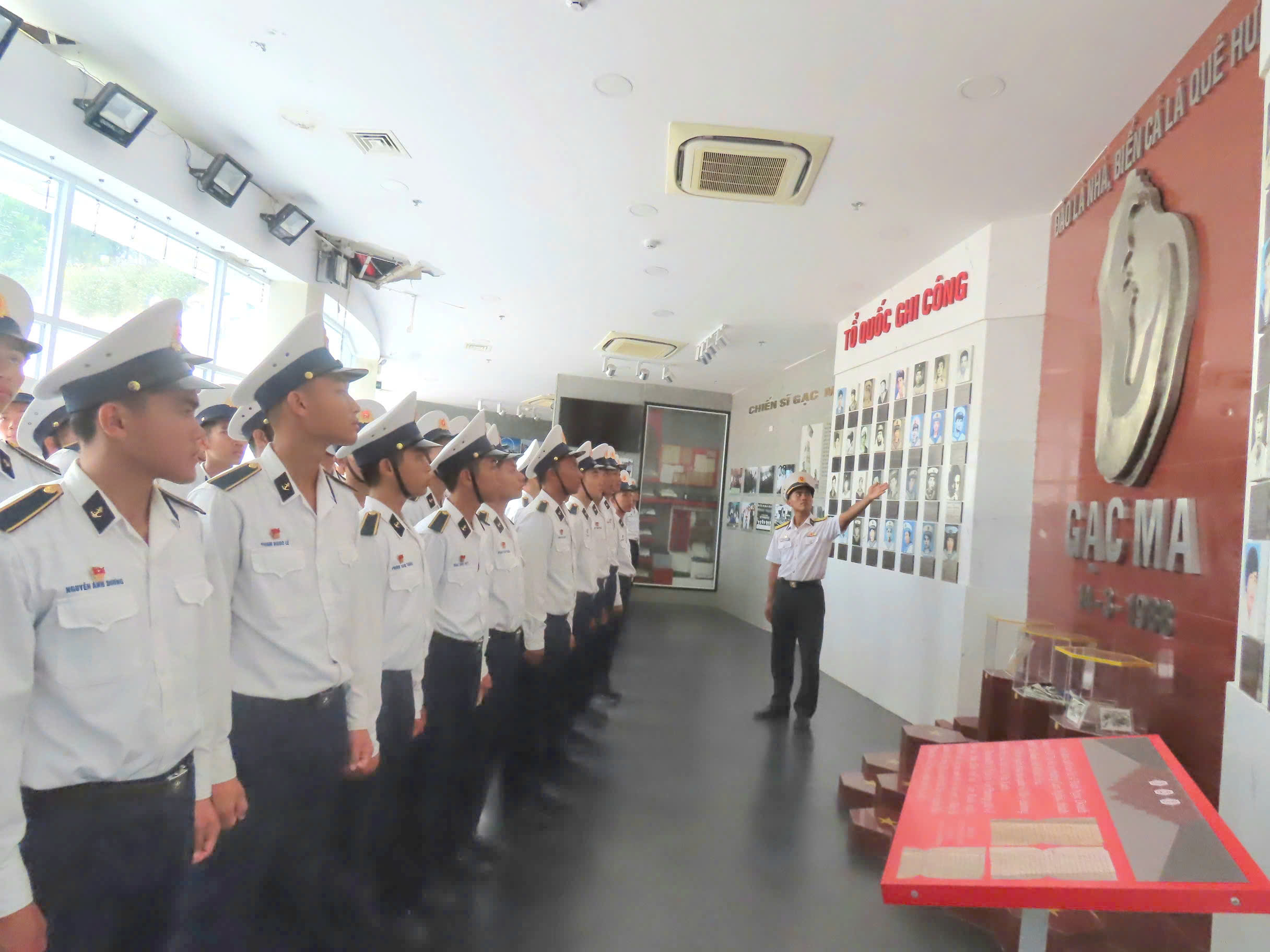 Giáo dục truyền thống cho sĩ quan Hải quân tương lai