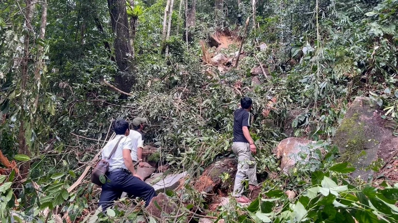 Quảng Nam công bố tình trạng khẩn cấp sạt lở đất đá ở xã Trà Don