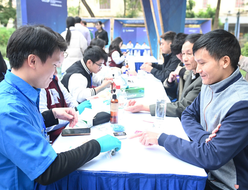 Tiếp cận y tế toàn diện - Vì một Việt Nam khỏe mạnh