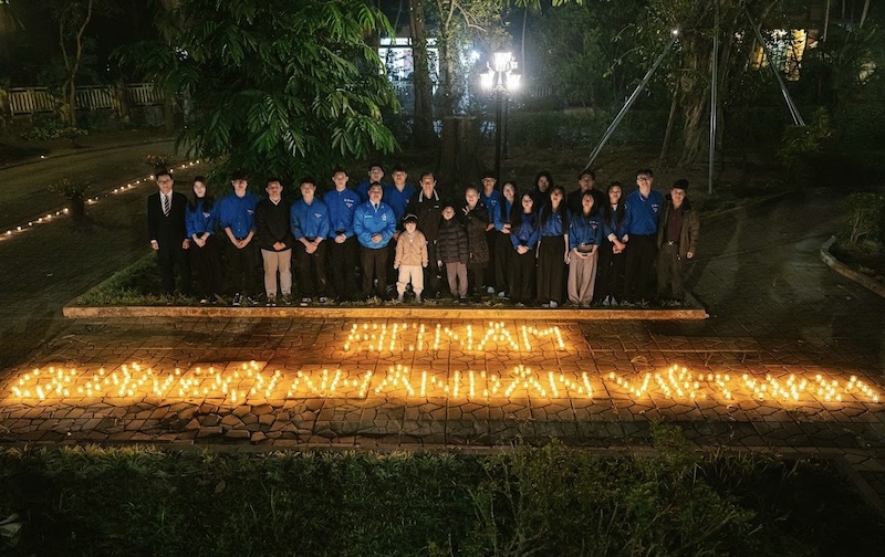 Thắp hàng nghìn ngọn nến tưởng nhớ Đại tướng Võ Nguyên Giáp