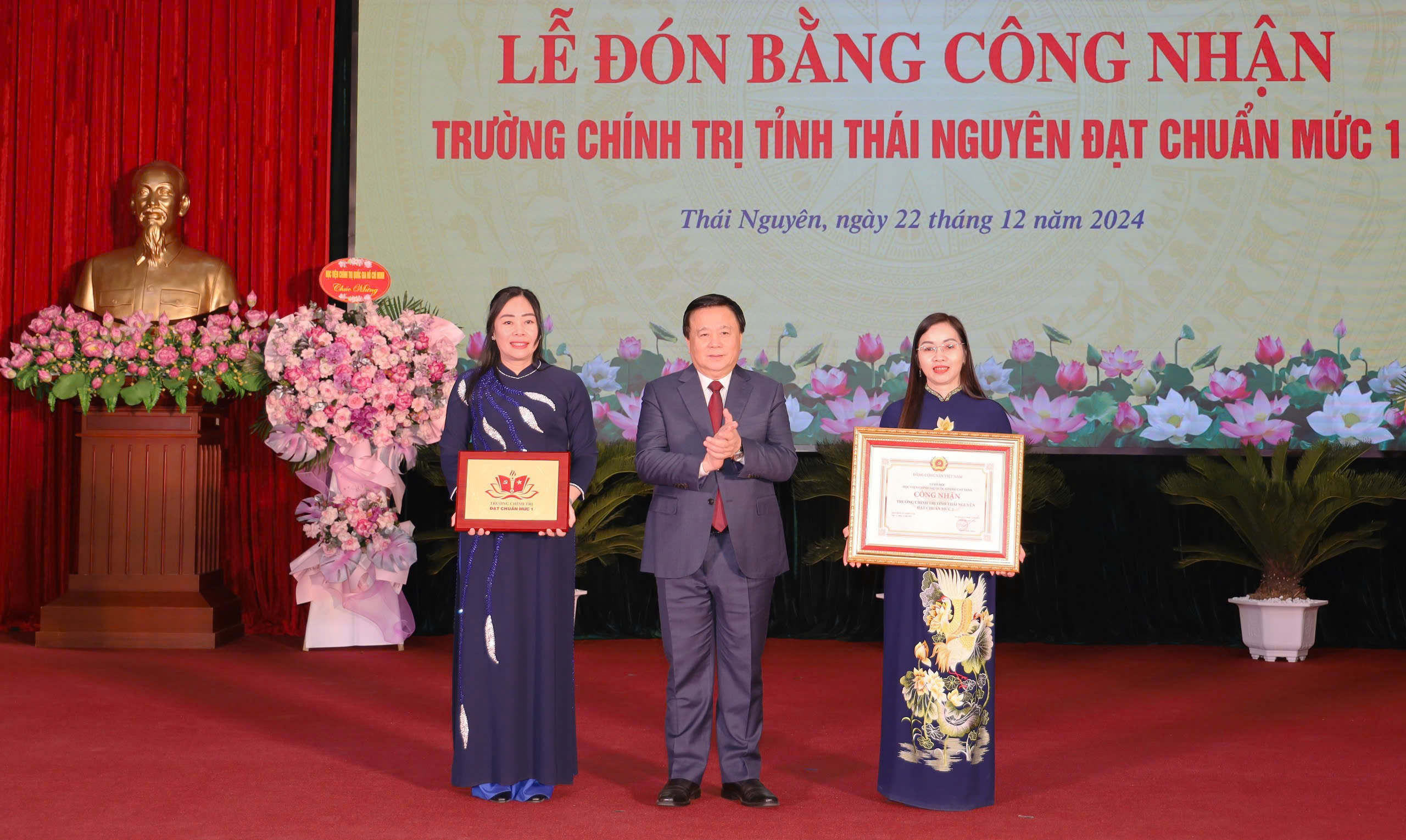 Trường Chính trị tỉnh Thái Nguyên đón Bằng công nhận đạt chuẩn mức 1