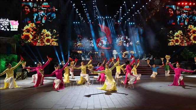 Chủ tịch Quốc hội dự chương trình hòa nhạc và nghệ thuật “Bài ca không quên”