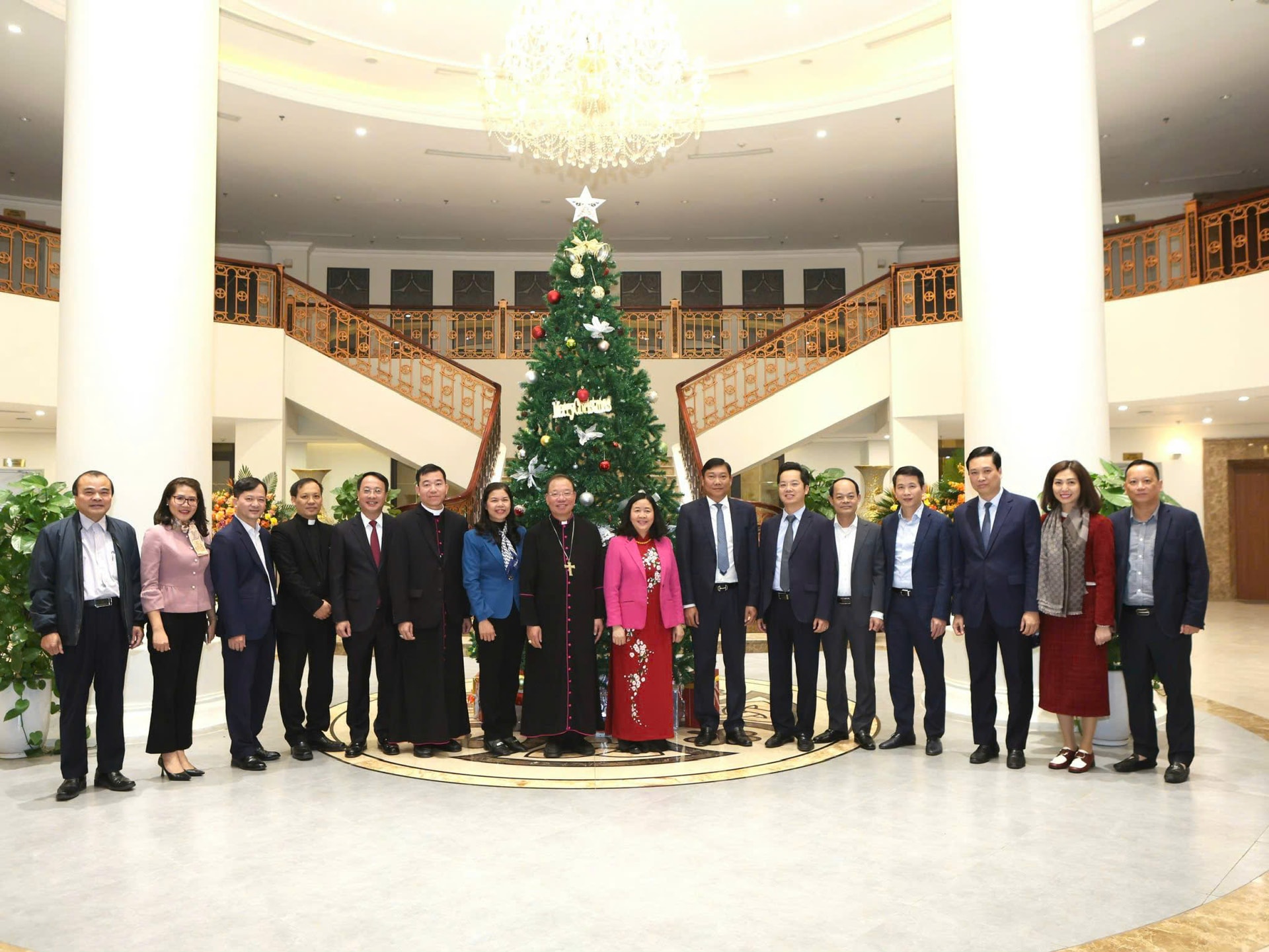 Bí thư Thành ủy Hà Nội chúc mừng Tòa Tổng Giám mục Hà Nội nhân dịp Giáng sinh năm 2024