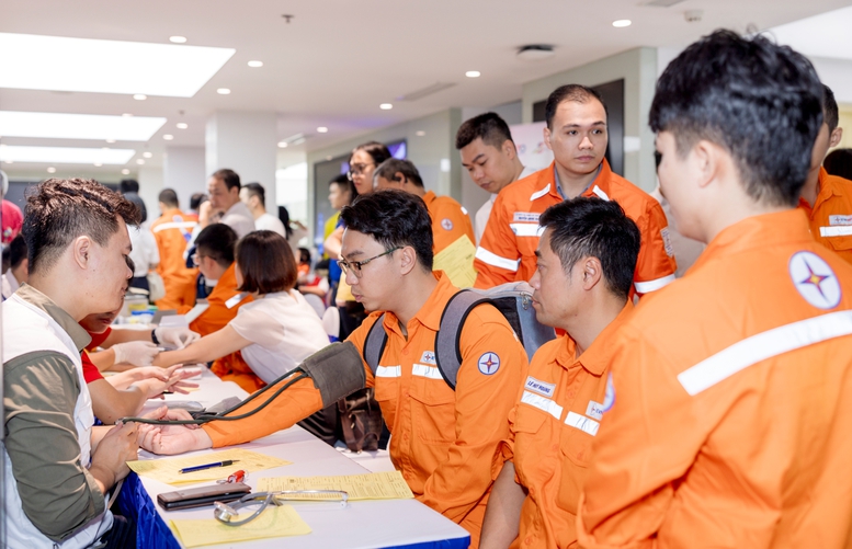 Tuần lễ hồng EVN lần thứ X Đóng góp hơn 11 000 đơn vị máu