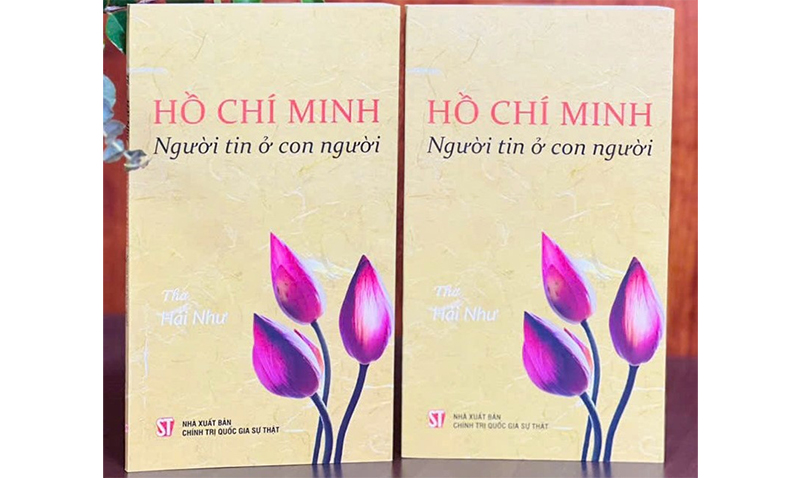 Người dựng chân dung Hồ Chí Minh bằng thơ