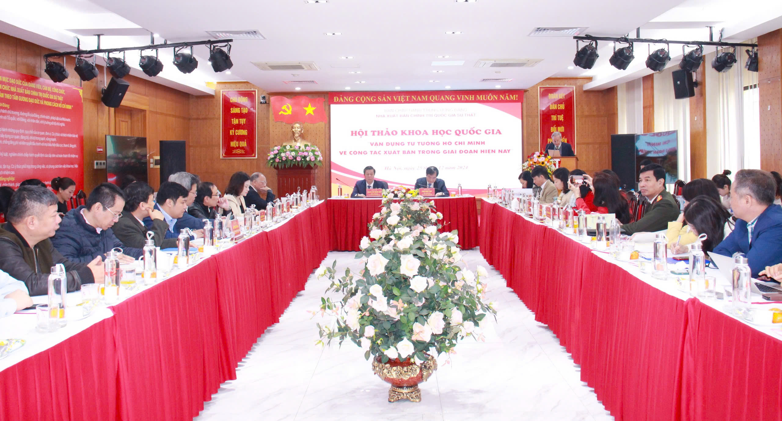 Vận dụng tư tưởng Hồ Chí Minh về công tác xuất bản