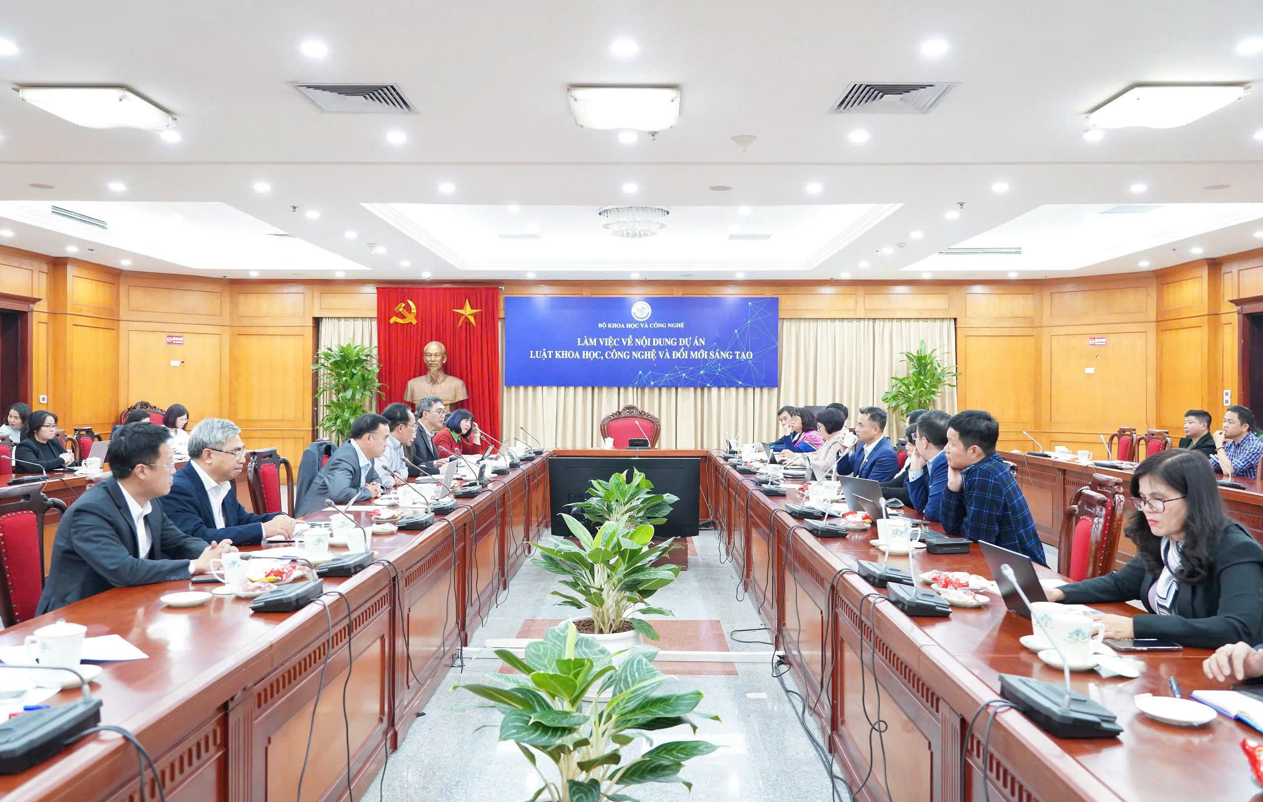 Thúc đẩy nghiên cứu KH CN giúp Việt Nam vươn lên trong nền kinh tế tri thức toàn cầu