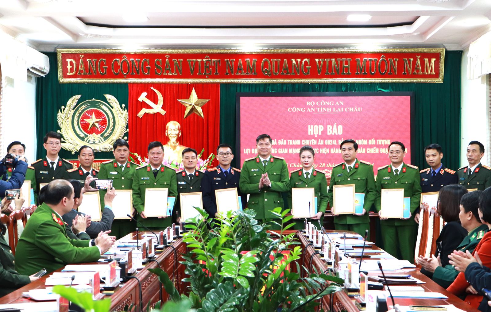 Lai Châu Triệt xóa đường dây lừa đảo bằng công nghệ cao