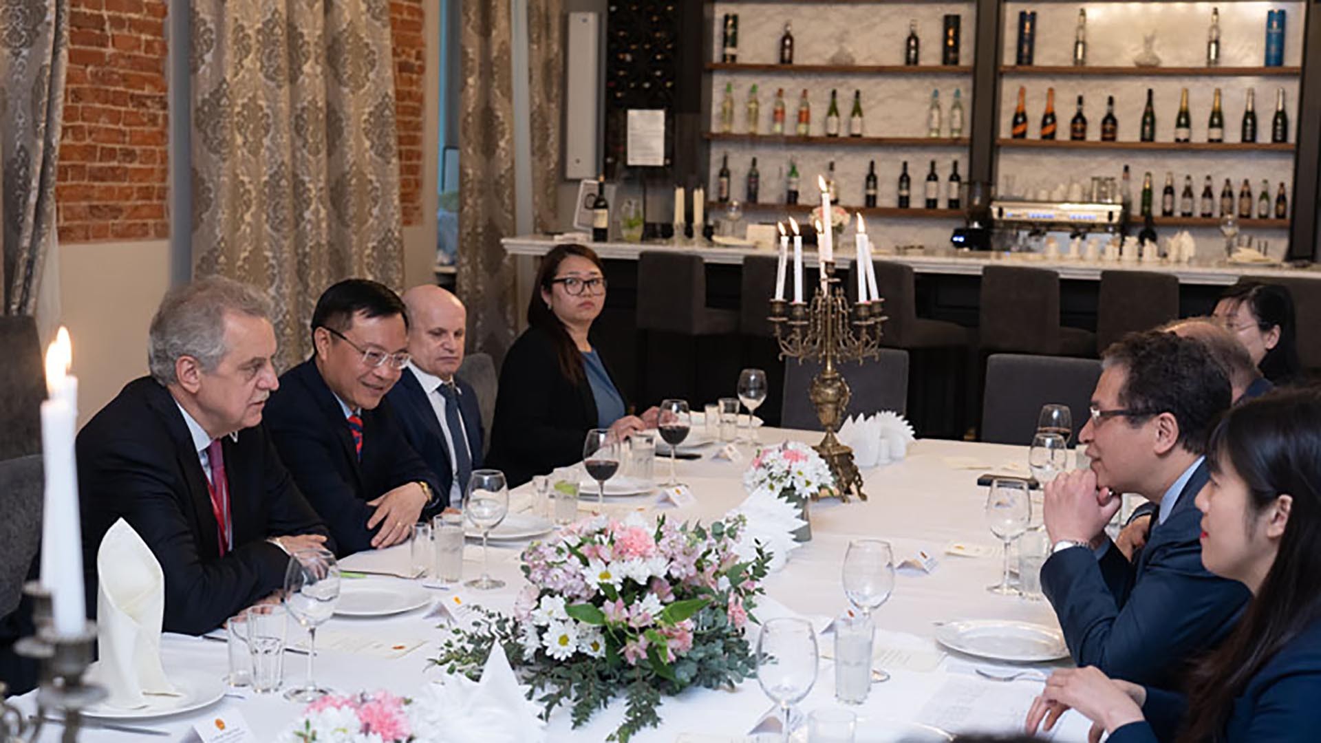 Promoting to erect statue of President Ho Chi Minh in Saint Petersburg