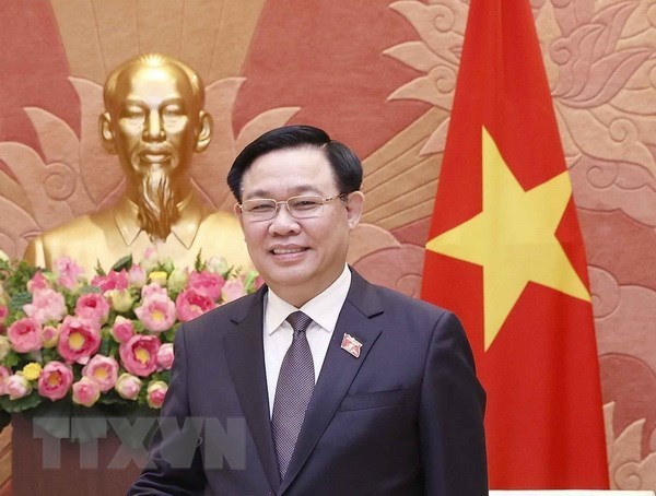 NA Chairman Vuong Dinh Hue starts official visit to Hungary