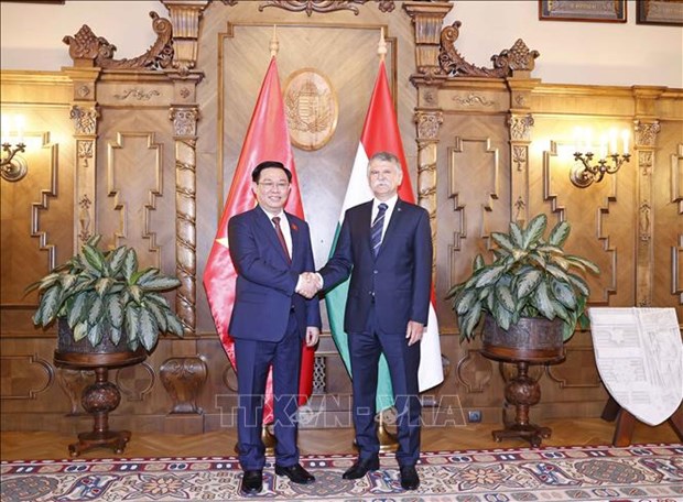 Vietnamese, Hungarian top legislators hold talks