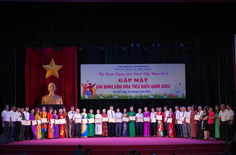 Hanoi honors typical cultural families