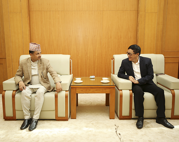 VBSP leader works with Nepal’s wholesale lending microfinance institution