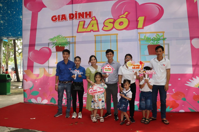 248 workers’ outstanding families in HCMC honoured