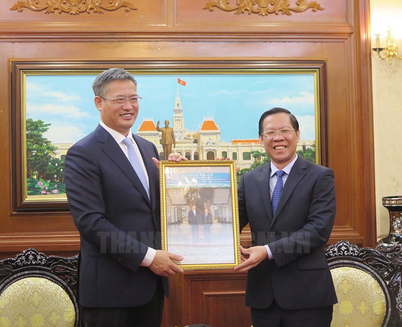 Vietnam - China cooperation relationship develops positively