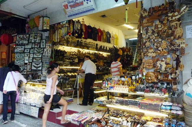 HCMC organizes gift design contest