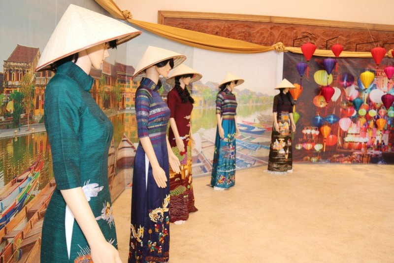 60 photos on Vietnam’s beauty on display in Laos