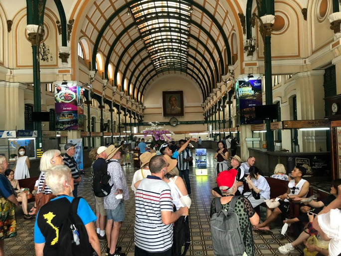 Southern city greets international delegation arrives by river after 2 year hitaus