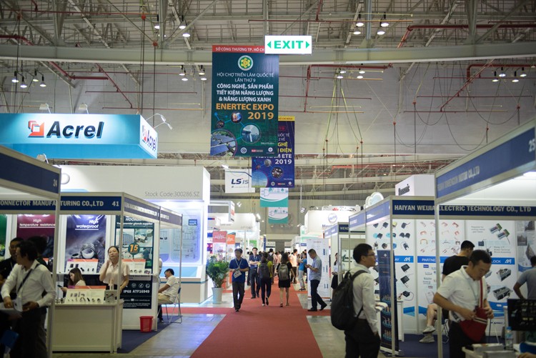Exhibitions on electrical technology and equipment open in HCM City