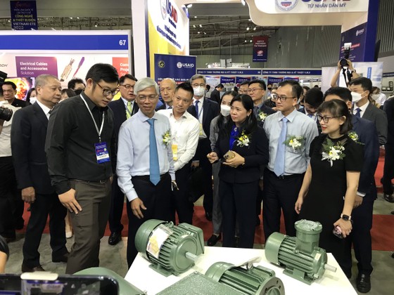 Over 300 enterprises join exhibition on electrical technology and equipment