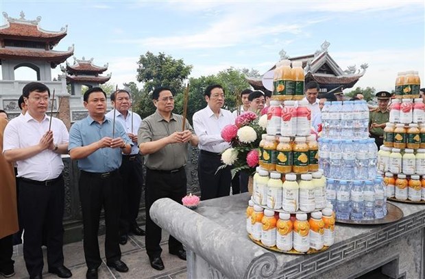 Prime Minister commemorates late President, martyrs in Nghe An